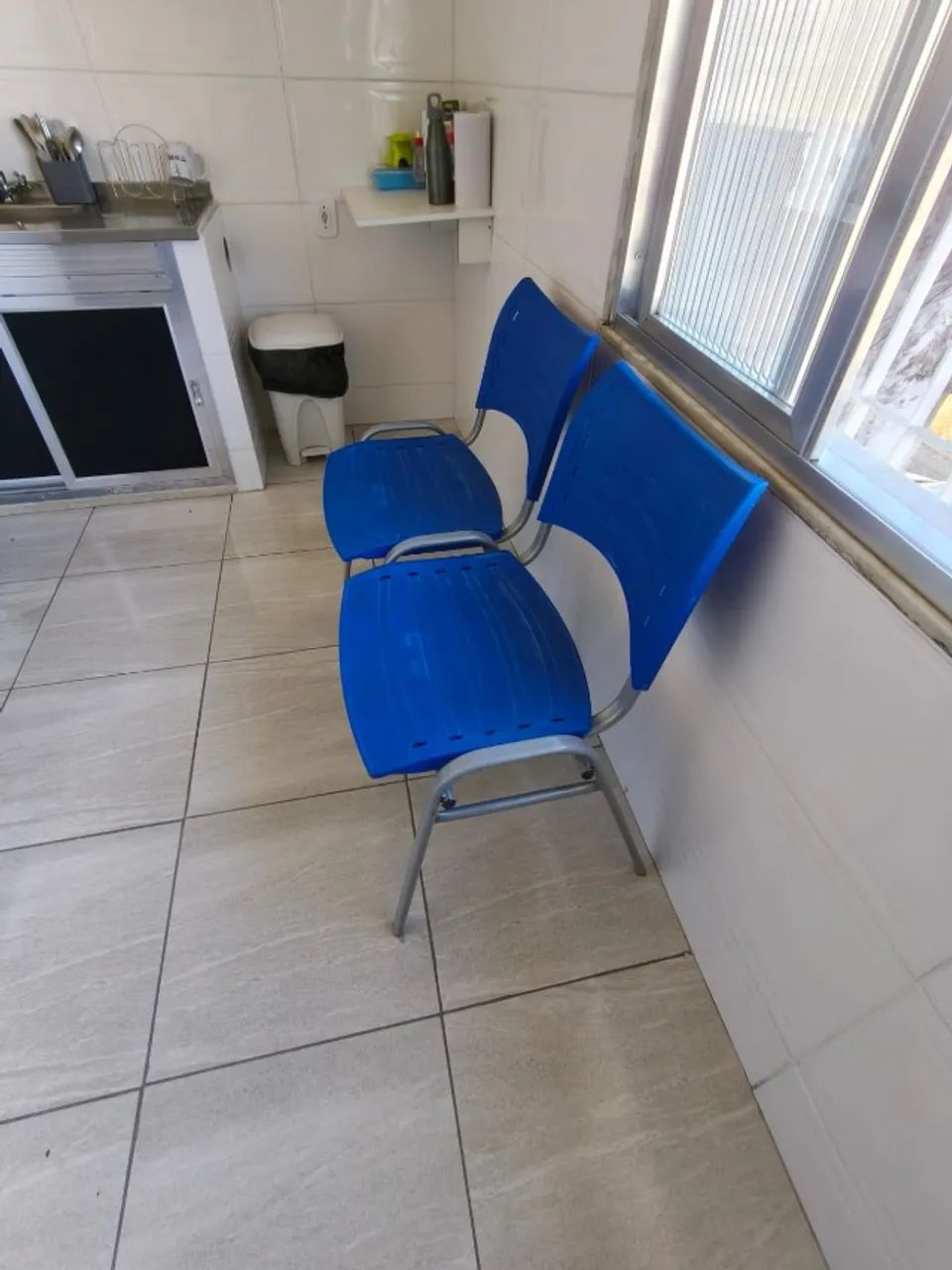 cadeiras Fixas plásticas  de recepção  - Foto 3