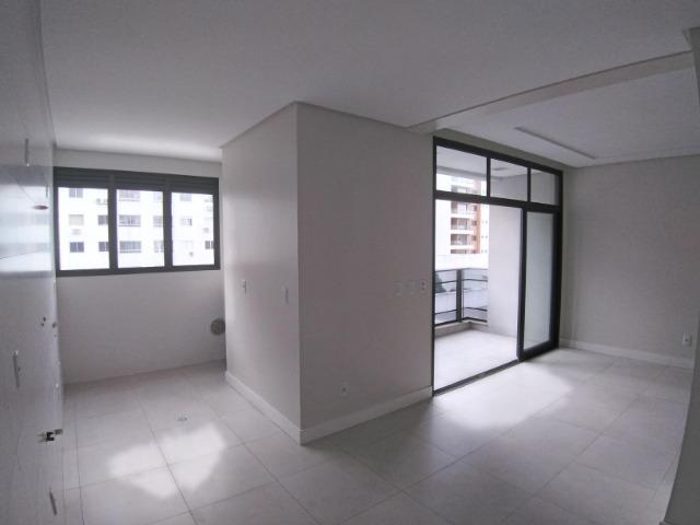 Apartamento 2 Suítes 97 M².Sacada com Churrasqueira, Lavabo, 1 Vaga no Centro - Foto 6