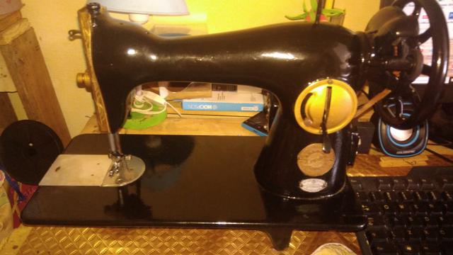 Maquina Reta zerada com motor