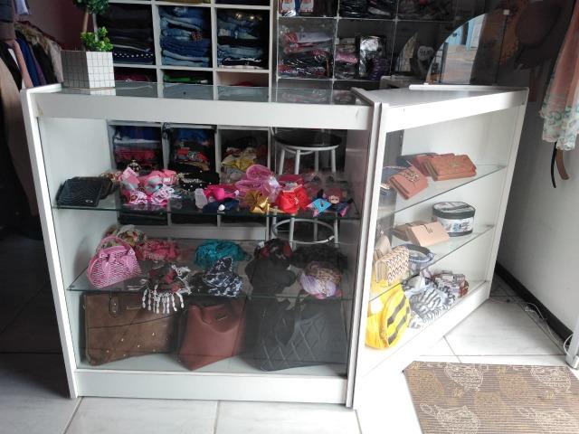 Balcão vitrine e caixa