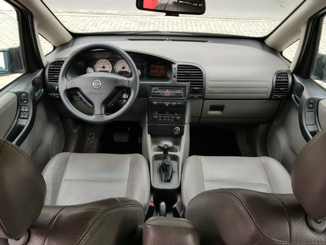 GM Zafira Elite 2005 Automática 2.0 8v Couro Airbag ABS Piloto Automático - Foto 5