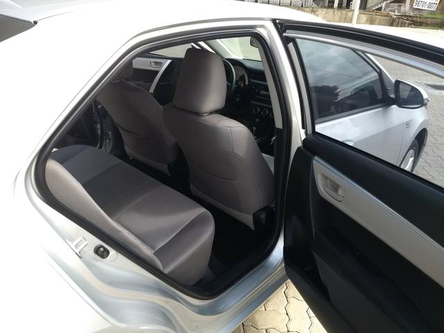Toyota Corolla Gli 1.8 ano 2015 extra - Foto 11