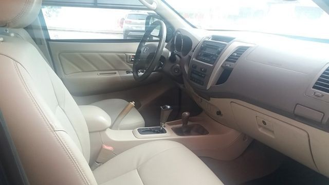 Toyota hiluzz sw4 srv 3.0 diesel 4*4 unico dono - Foto 9