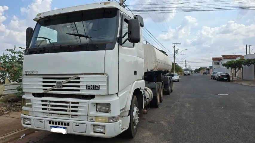 Volvo FH 12 380 ano 2003 trucado 6x2 engatado carreta tanque 2 eixos