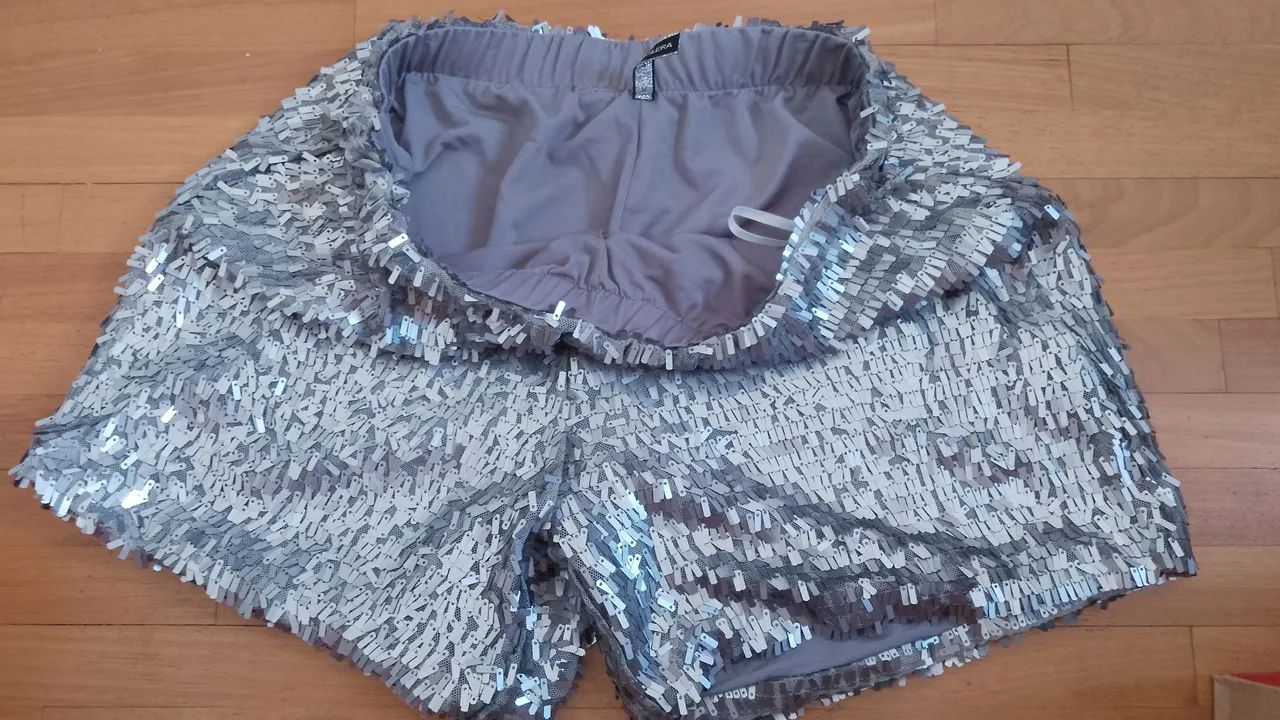Shorts em paetê prata Tam 38!!! - Foto 2