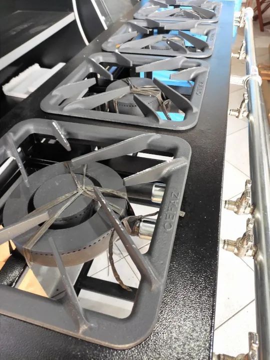 Fogão Industrial em linha - 4 bocas 30x30 - Cefaz  (novo) - Foto 2