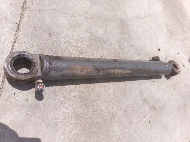Cilindro levantamento braço H retroescavadeira Volvo BL60/BL70 p/n  VOE 15607723