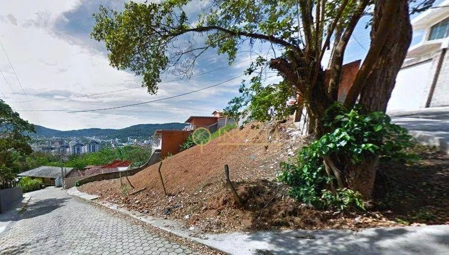 À venda | Terreno de 649m² - Trindade, em Florianópolis.
