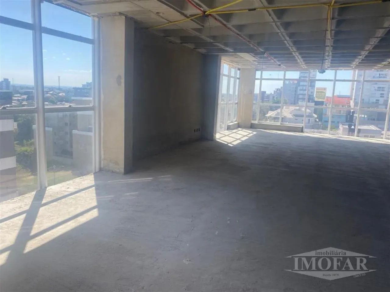 Excelente sala comercial com 126,79 m, com um box de garagem. - Foto 3