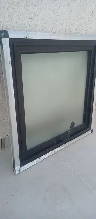 Janela Maxim-ar de Alumínio/0,57×0,57 - Foto 4