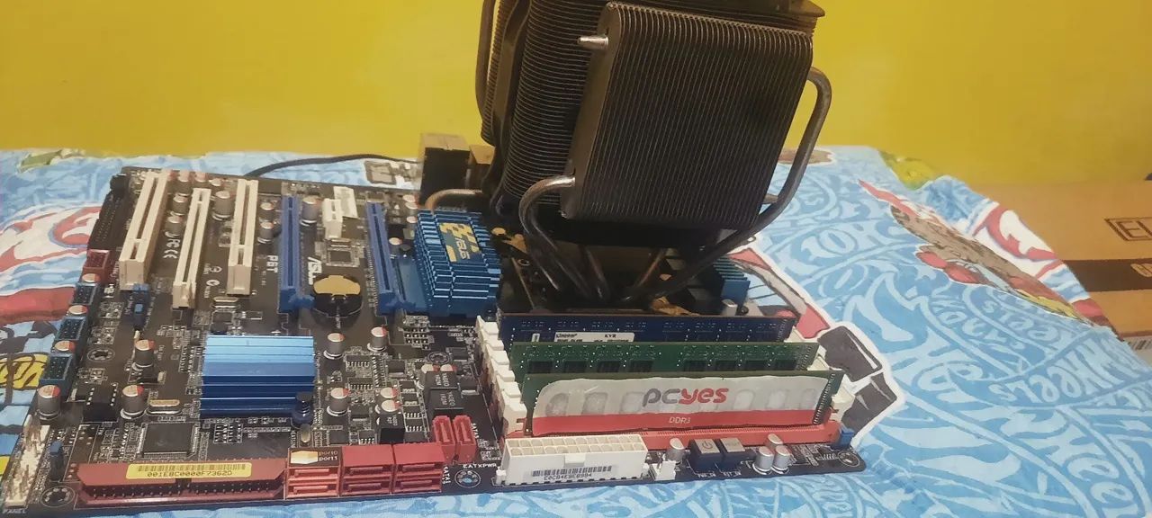 Placa Mãe Asus P8T com Cooler Master V8 - Foto 5