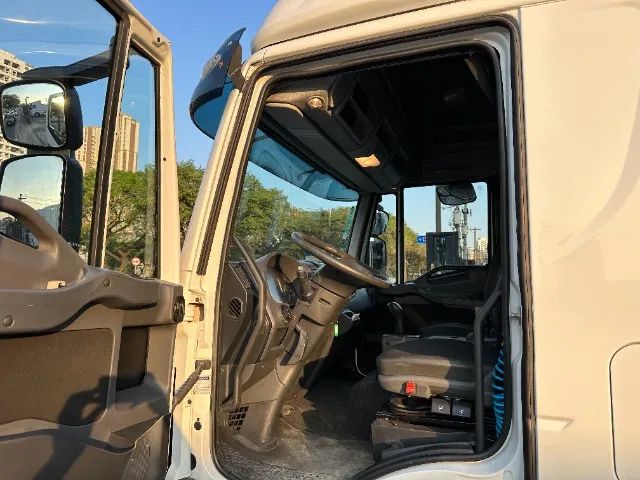 Iveco Tector 24300 Ano 2023 Baú De 9m Cabinado Financia - Foto 4
