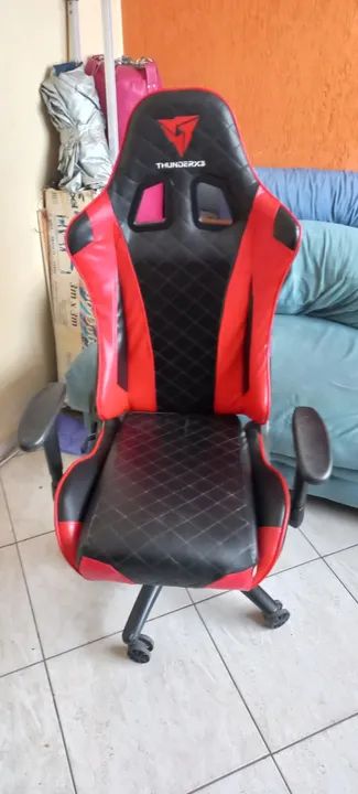 cadeira gamer thunder x3 seminova com tudo funcionando e em perfeito estado