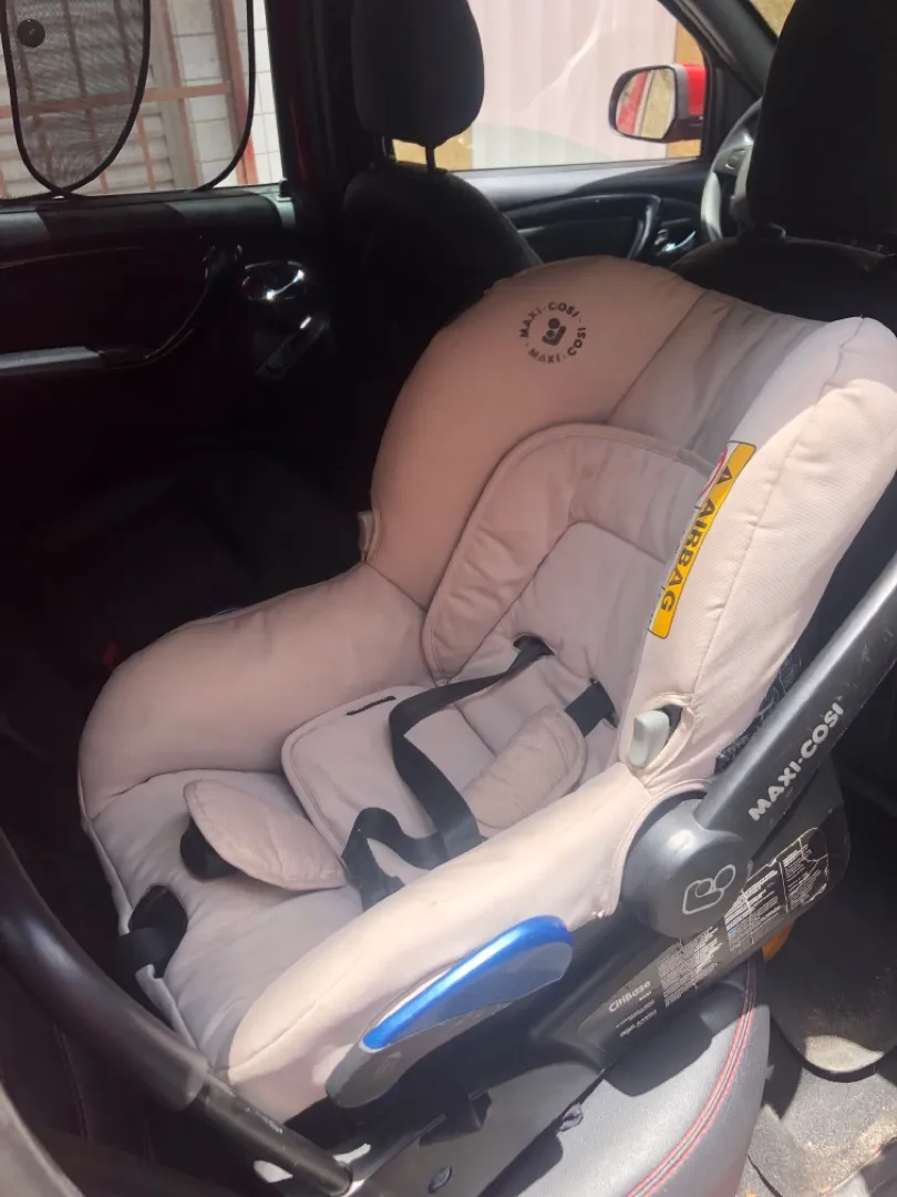 Carrinho de Bebê + Bebê conforto