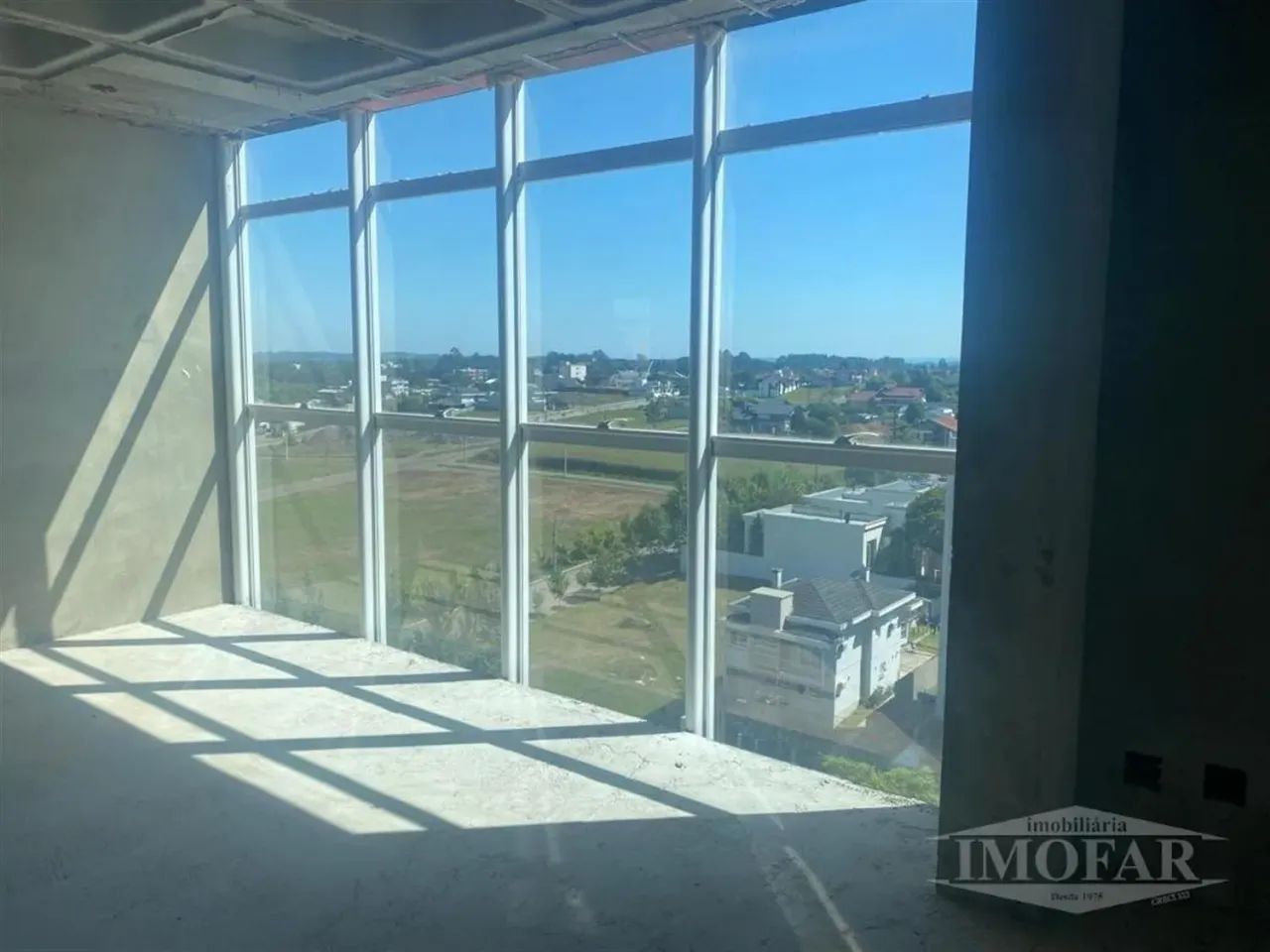 Excelente sala comercial com 126,79 m, com um box de garagem. - Foto 2