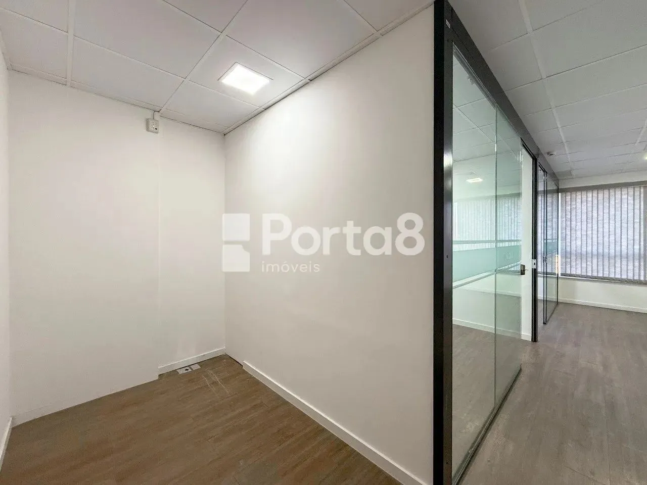 Sala Comercial no Navarro Building Para Locação - Próximo ao Plaza Shopping.