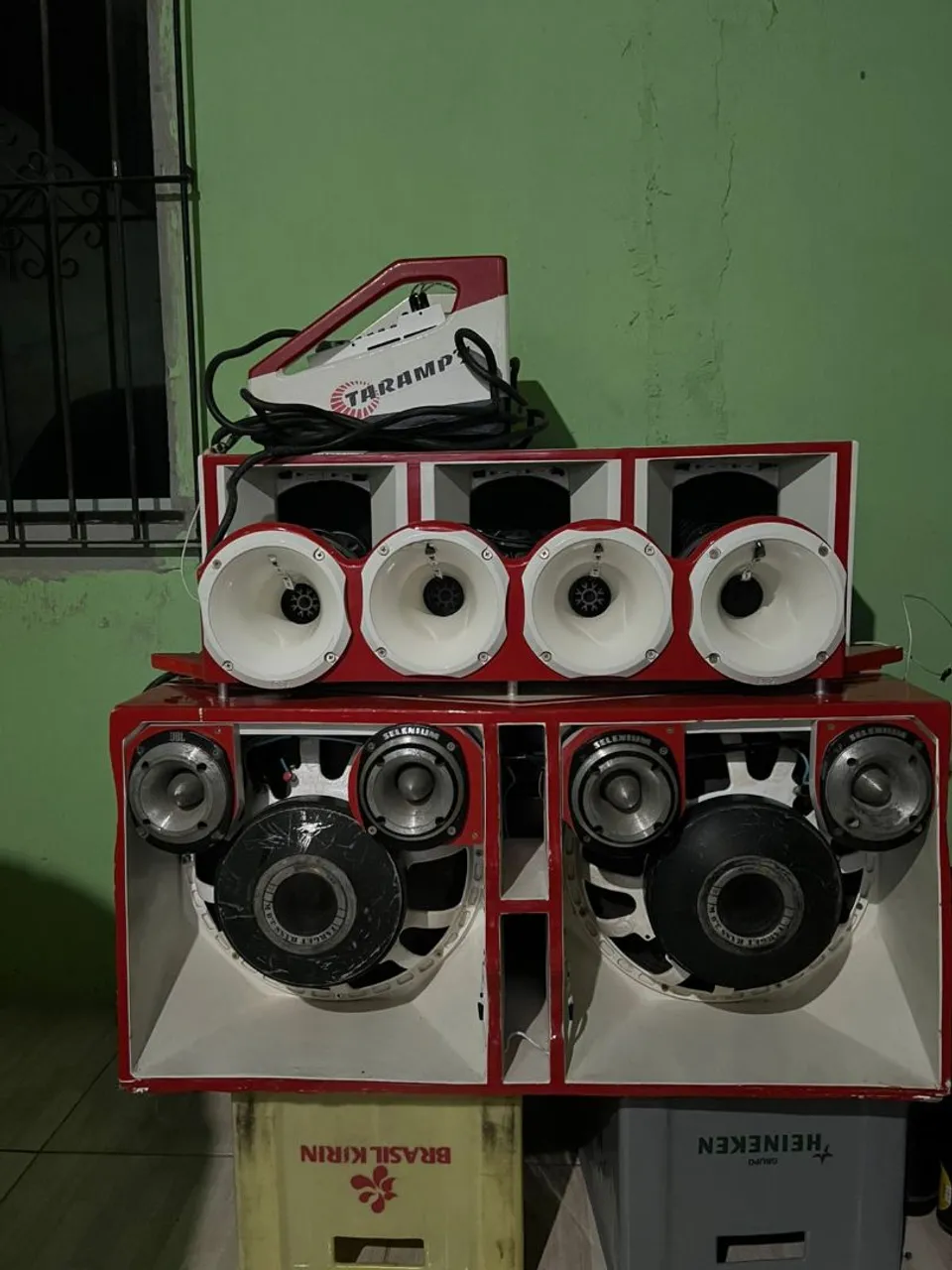 Vendo som automotivo completo aceiro trocar em outro menor com volta ?