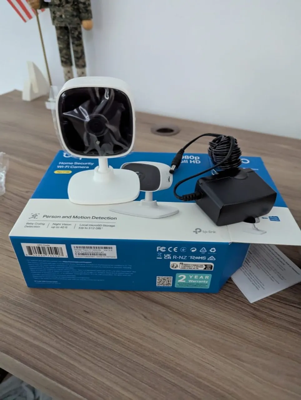Câmera de segurança Wi-Fi Tapo C100, nova
