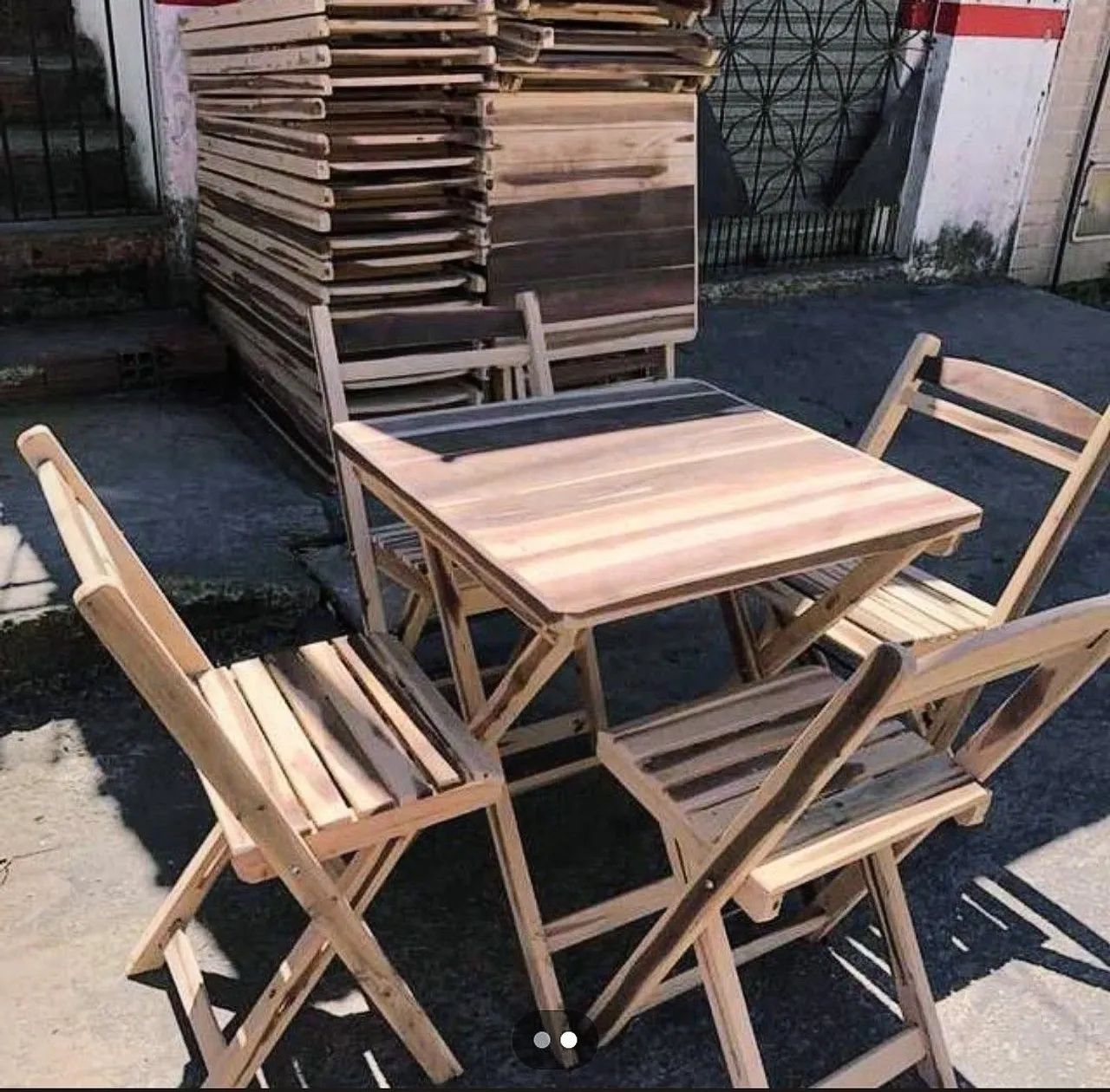 Mesa Dobrável Com 4 Cadeiras Envernizada e Crua  - Foto 2