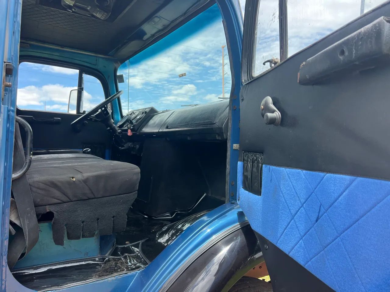 MERCEDES BENZ 1516 6X2 TRUCADO BAÚ 8.90 METROS 1976 / 1976  - Foto 8