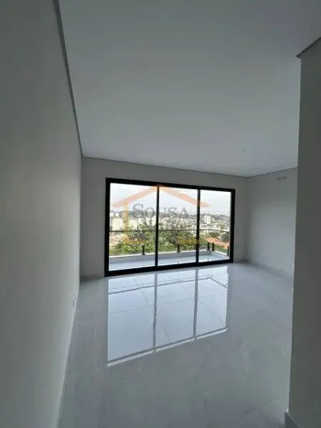 Sobrado com 4 suites, sendo 2 conjugadas, closet, 6 vagas cobertas, 362m² - Vila Irmão Arn
