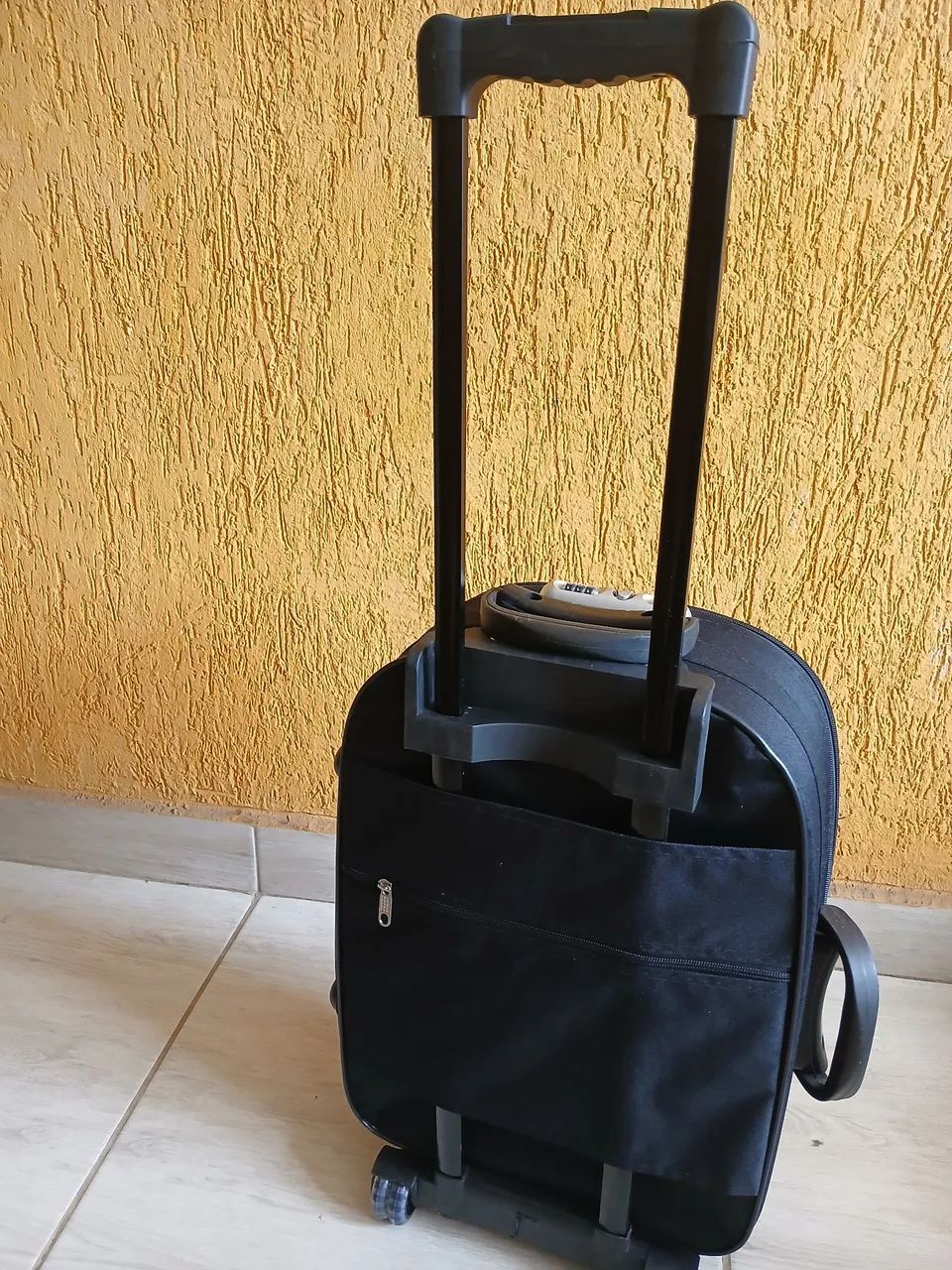 Mala de viagem preta com rodinhas - Foto 2