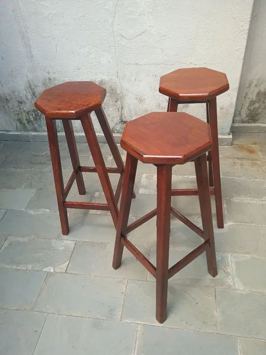 3 Banquetas de Madeira Maciça - Foto 2