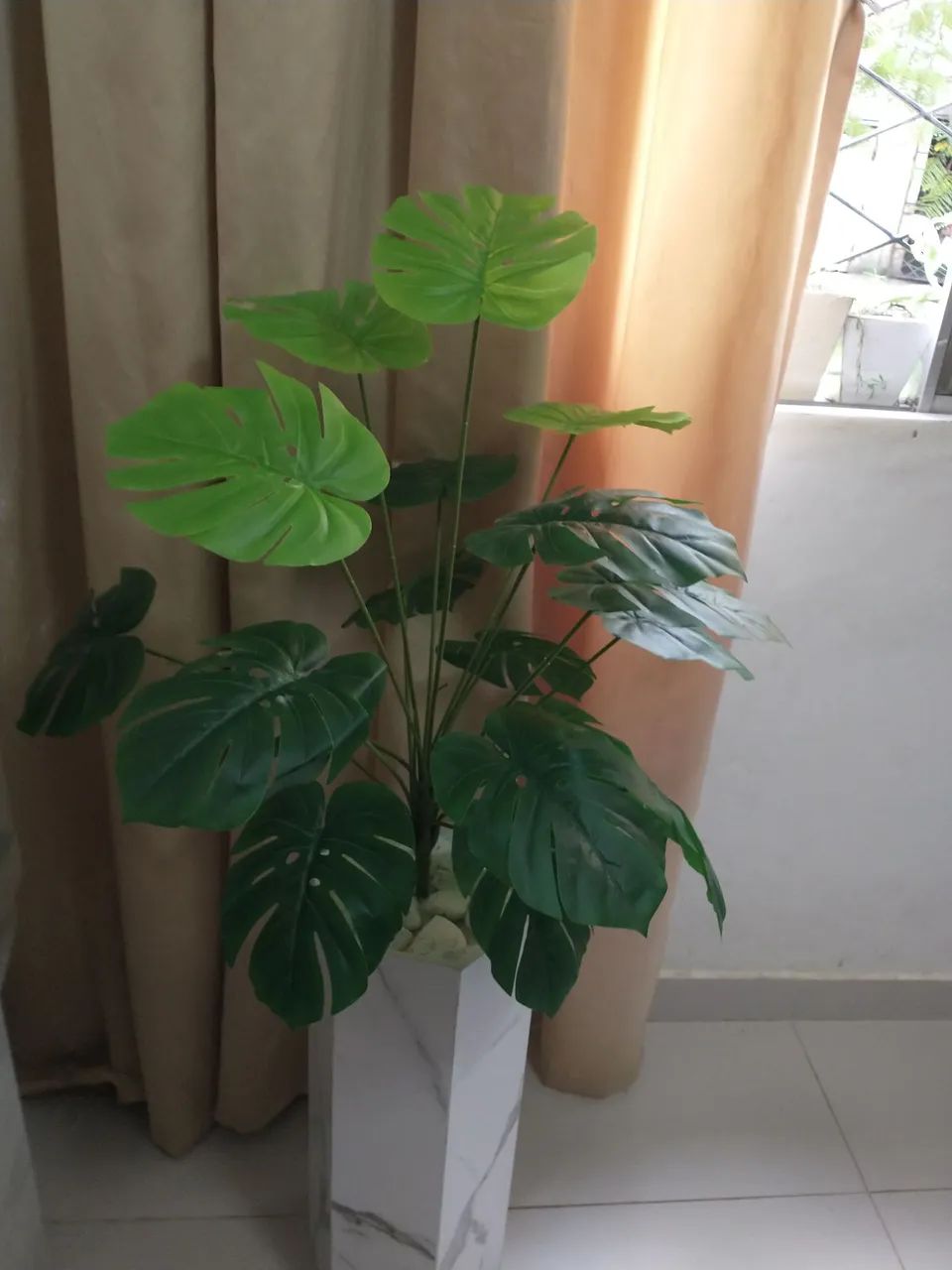 Planta Artificial Costela de Adão Decorativa - Foto 4