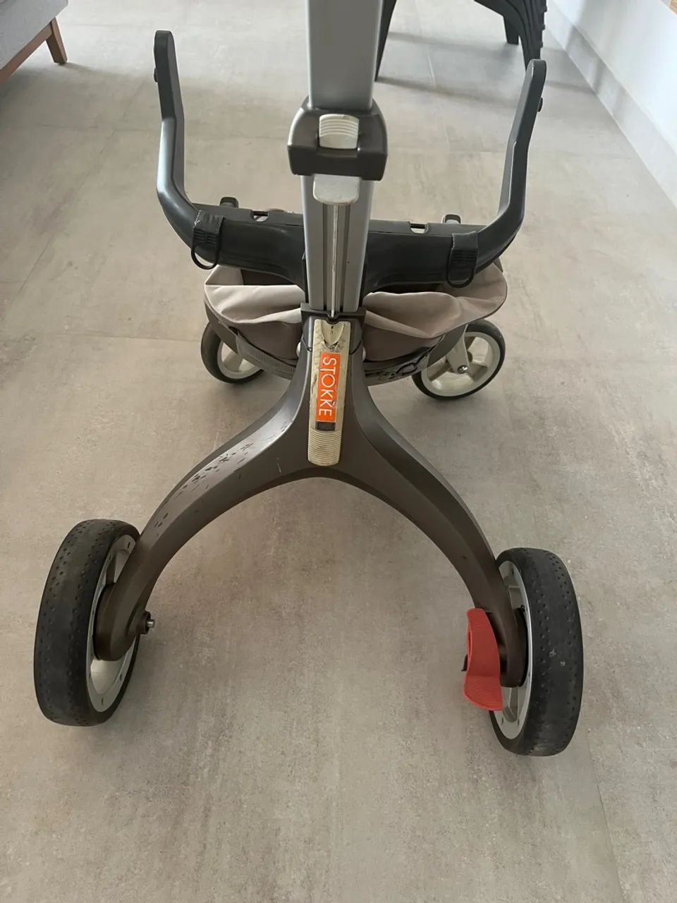 VENDO CARRINHO DE BEBÊ-STOKKE - Foto 4