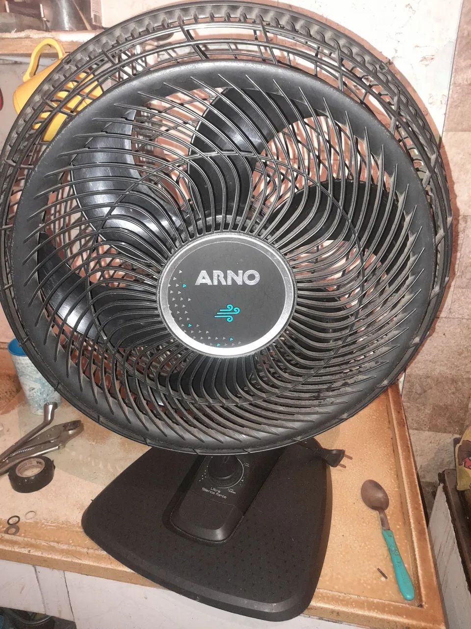 Vendo ventilador Arno semi novo põe 180.00 reais sou de duque de caxias rj - Foto 3