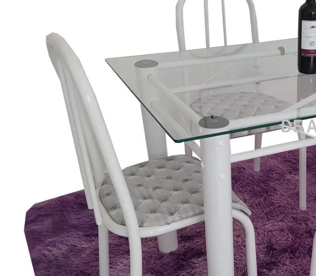 Mesa com 4 cadeiras