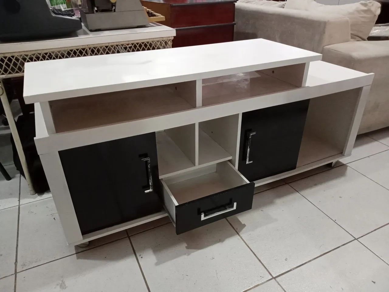 Rack Uma Gaveta e 2 Portas de Correr em MDF  - Foto 3