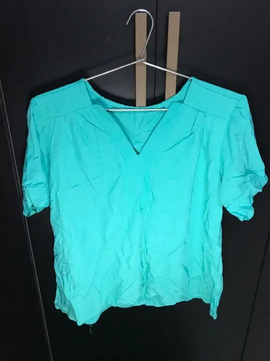 Blusa azul ciano