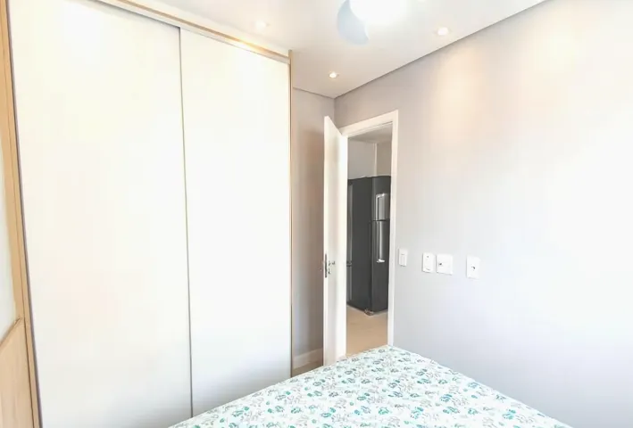 Apartamento dois quartos no Iririú com mobília