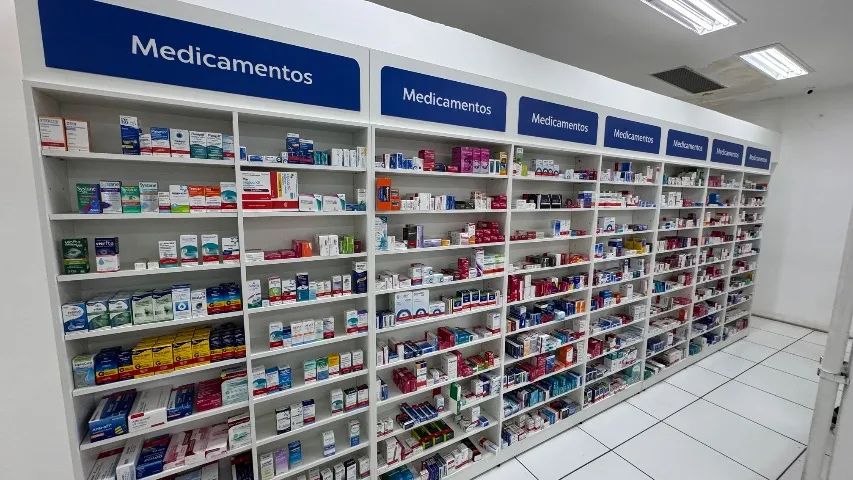 Vendo farmácia completa ( móveis)
