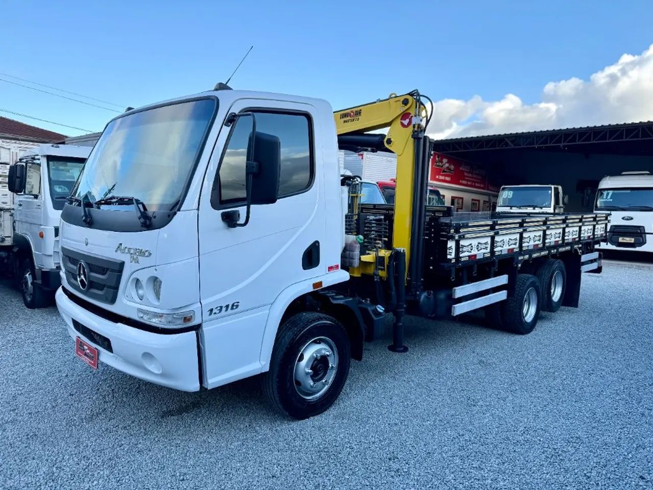 Accelo 1316 Munck 7.500 Com Carroceria 