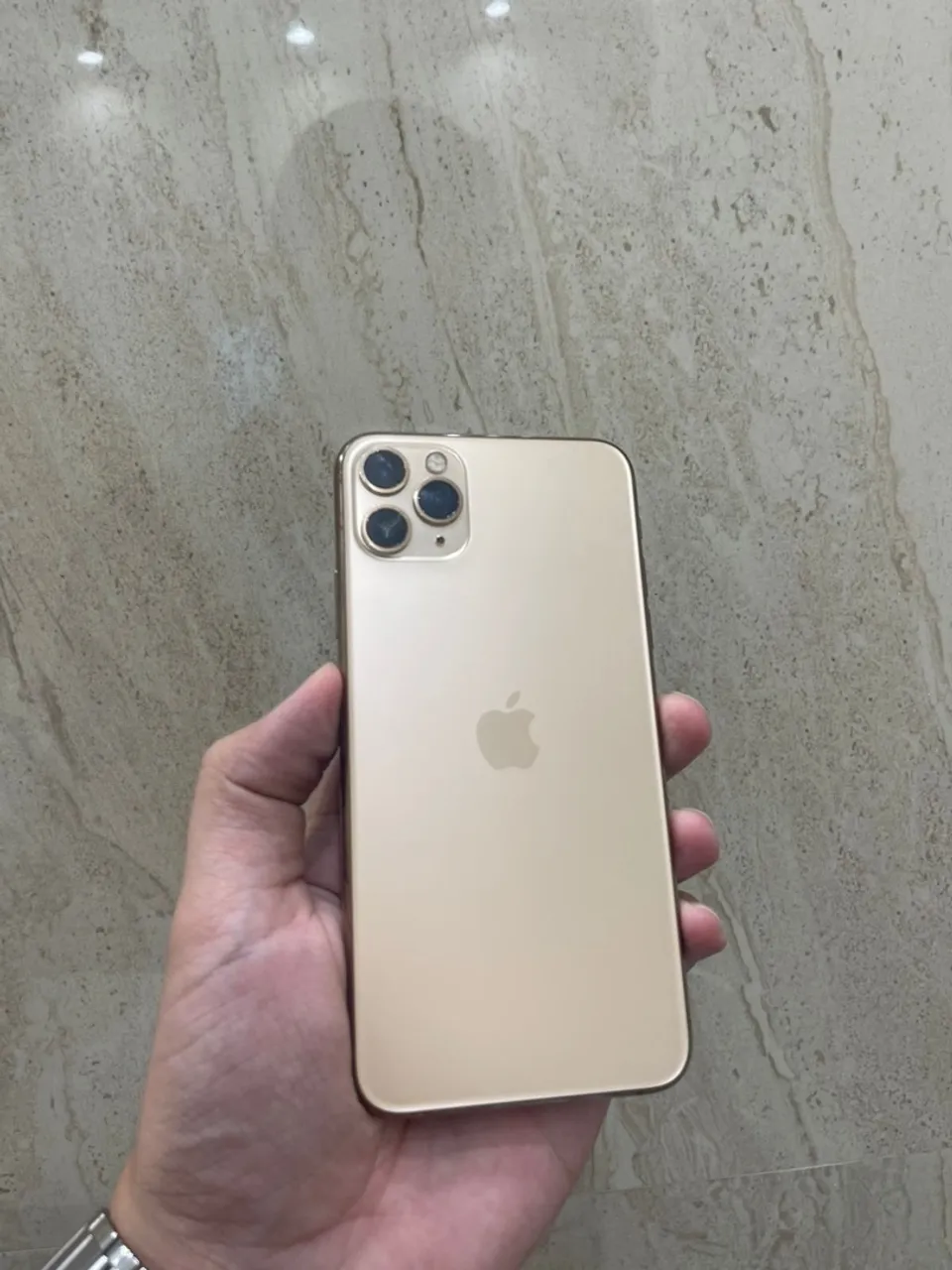 iPhone 11 Pro Max gold