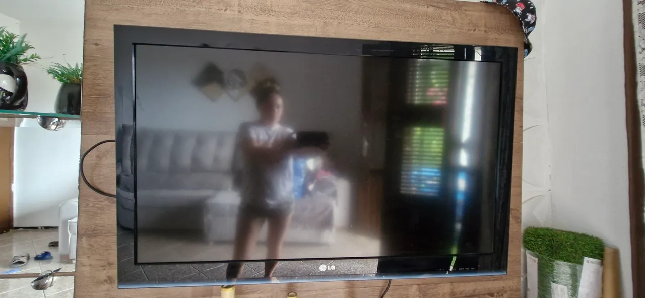 TV LG 42 (NÃO É SMART)