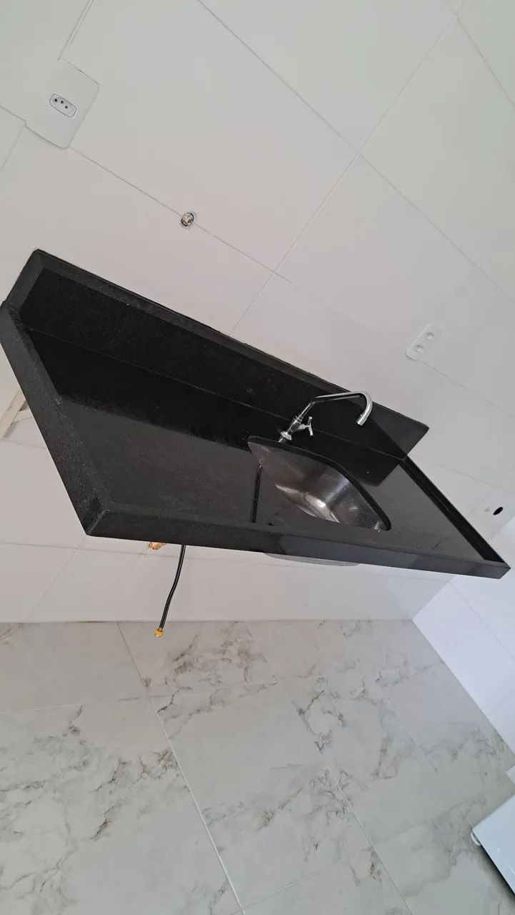 Granito Pedra para pia + rodabanca + cuba + mão francesa