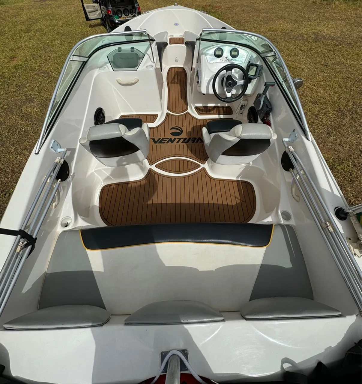 Lancha Ventura 18 pés motor 90hp 4tempos