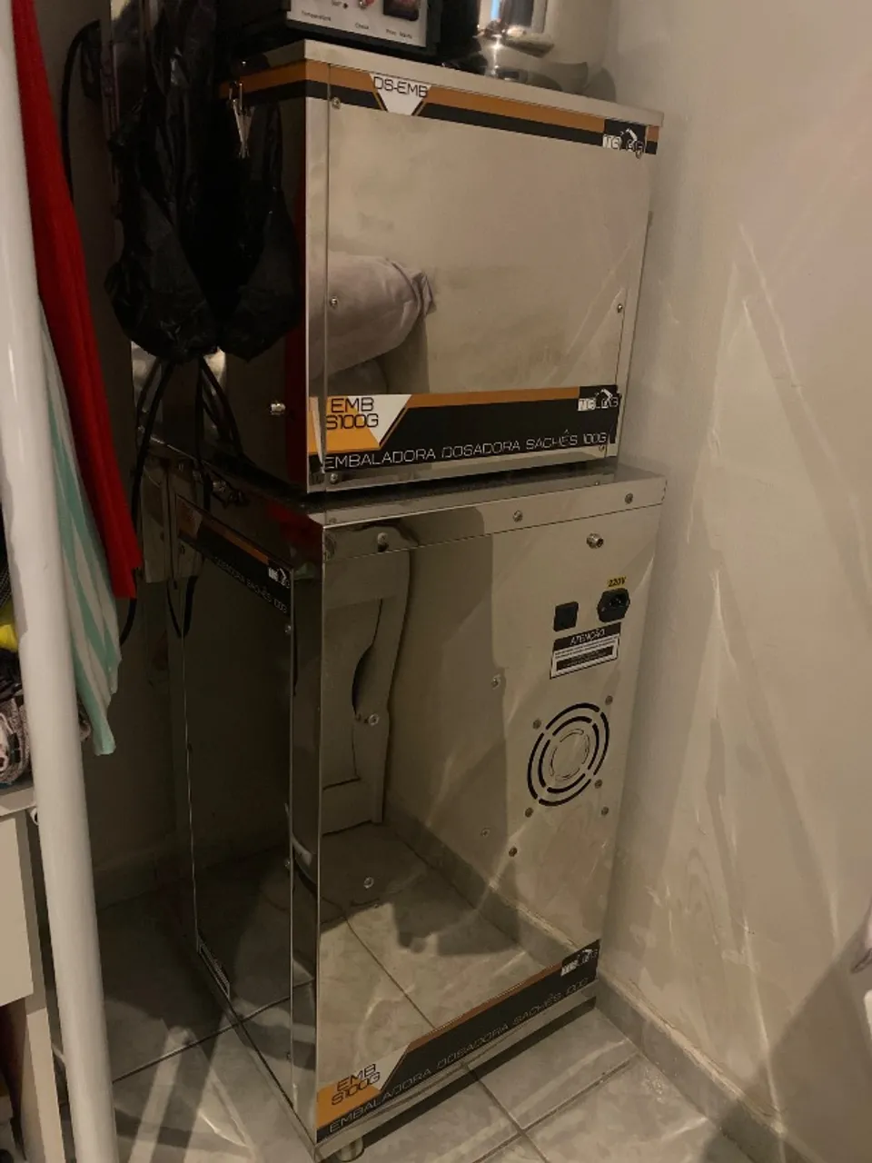 Máquina de fazer sachê automática e pesa junto