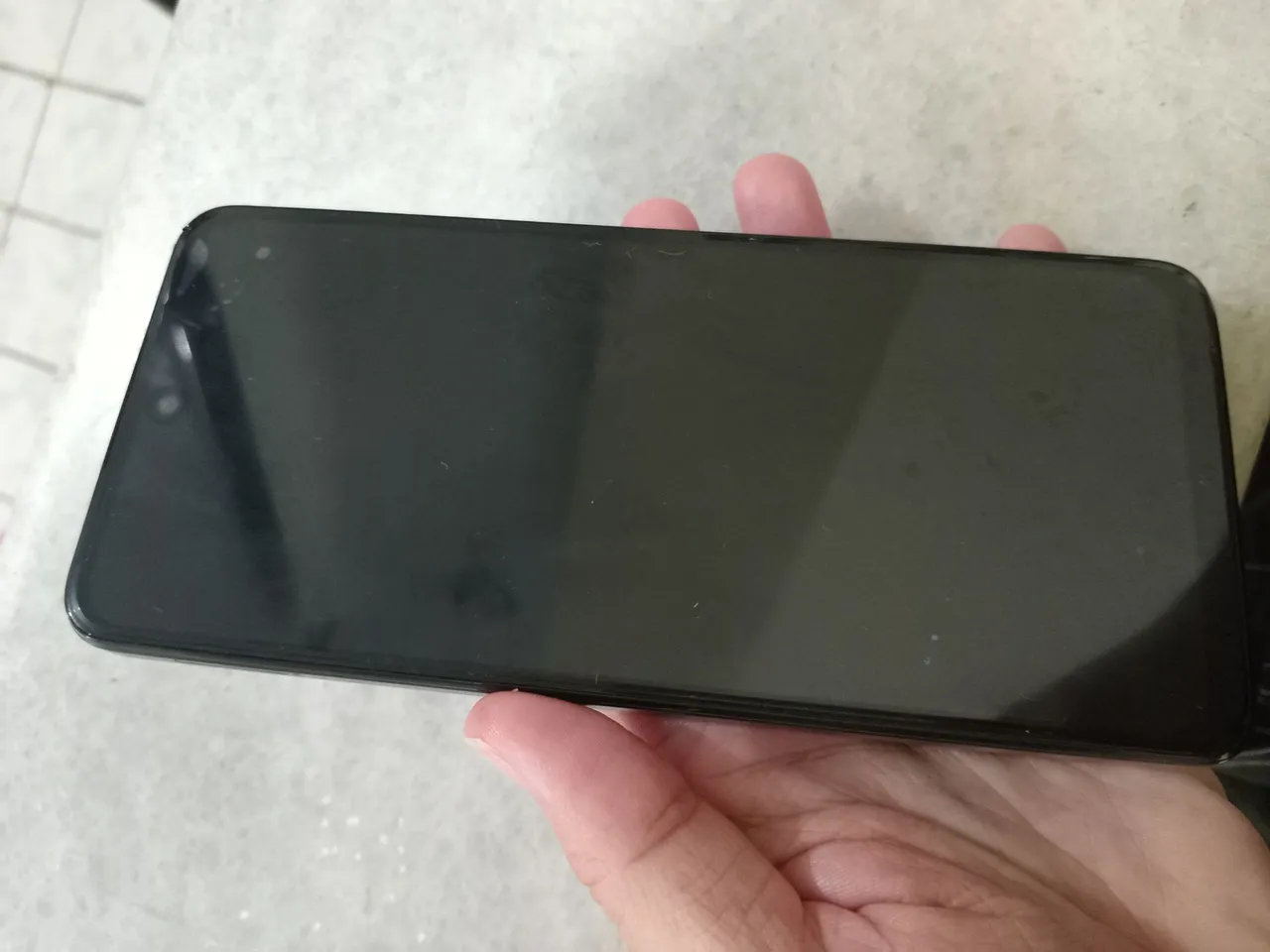 Moto G55 de 256GB acompanha caixa, carregador original e nota fiscal. .