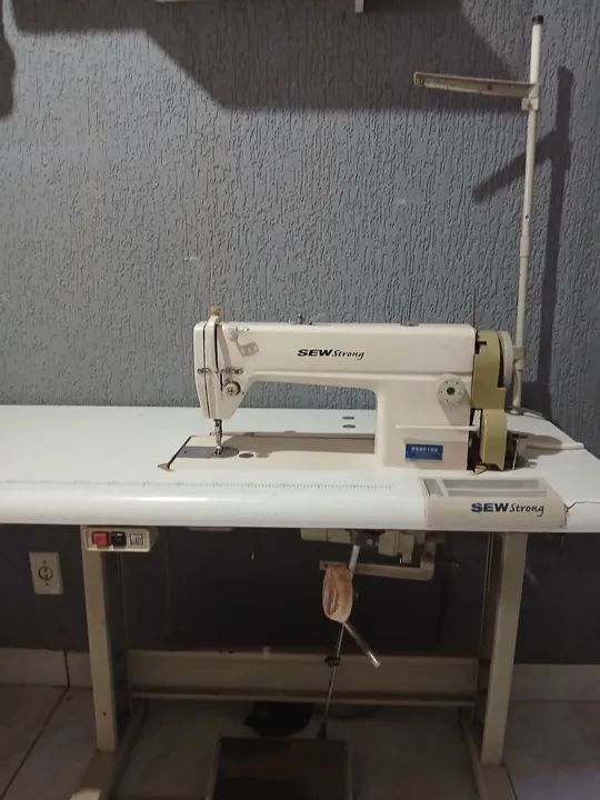 Máquina de costura industrial reta Bew Strong - Foto 6