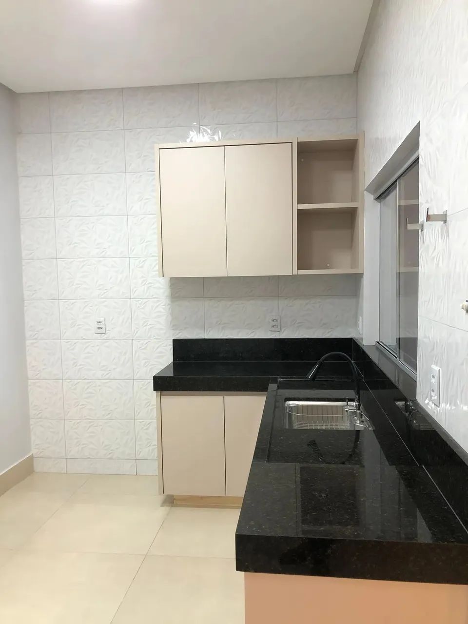 Casa com 2 quartos sendo 1 suite, COMPLETO em armários - Foto 2