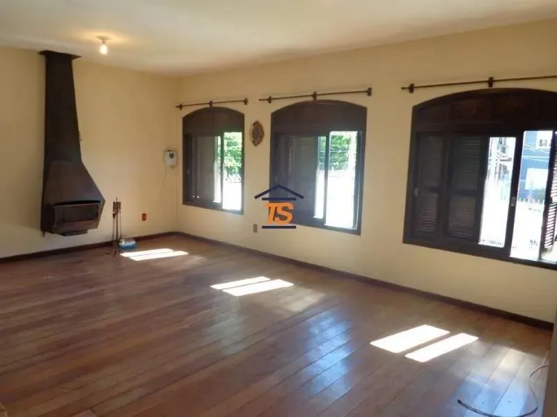 Casa para Venda - 440m², 4 dormitórios, sendo 2 suites, 2 vagas - Cristal