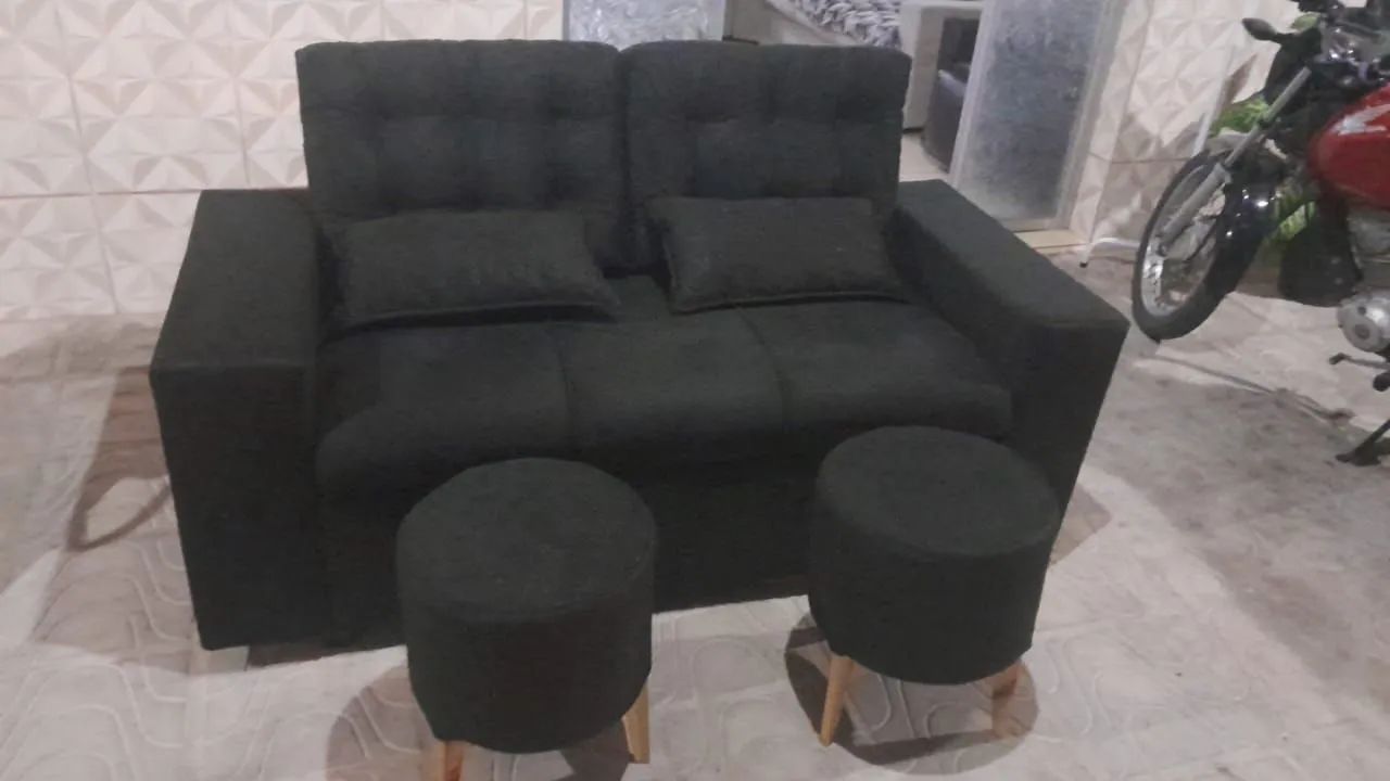 Sofá 3lugares com puff