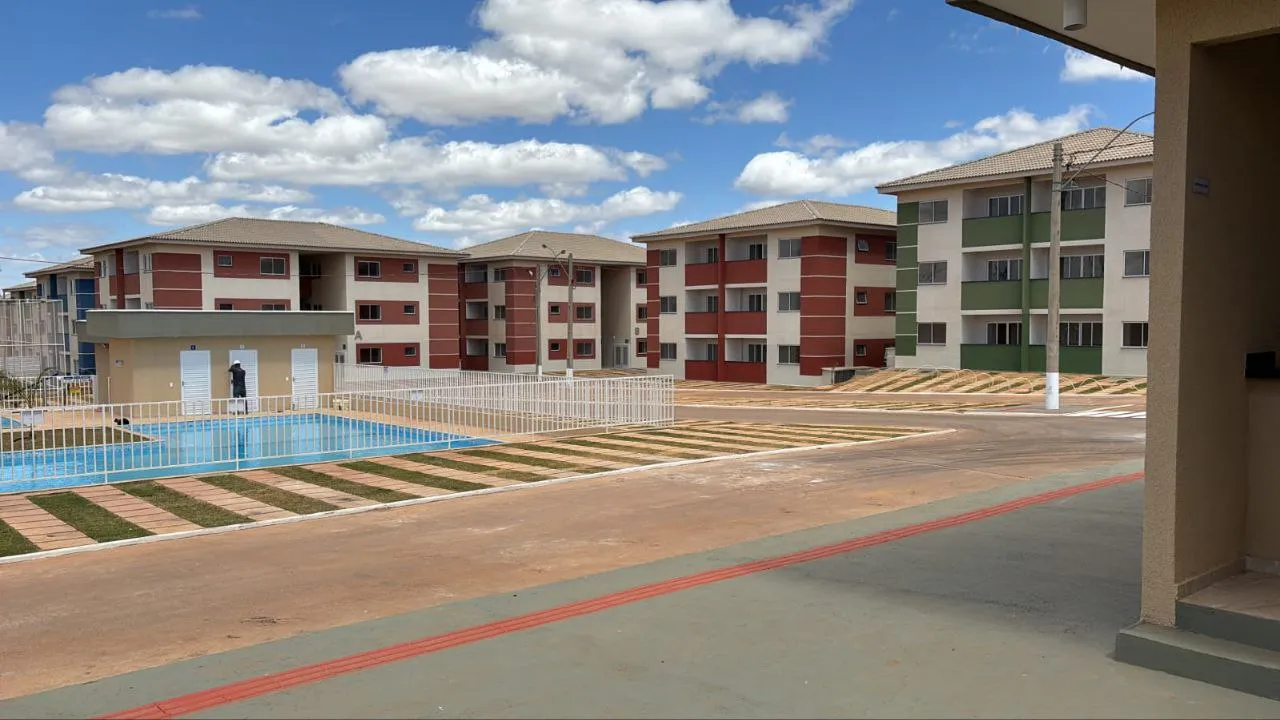 Ágio deste lindo apto de 2 Qts em Cond. fechado, com lazer completo, próximo ao colégio mi