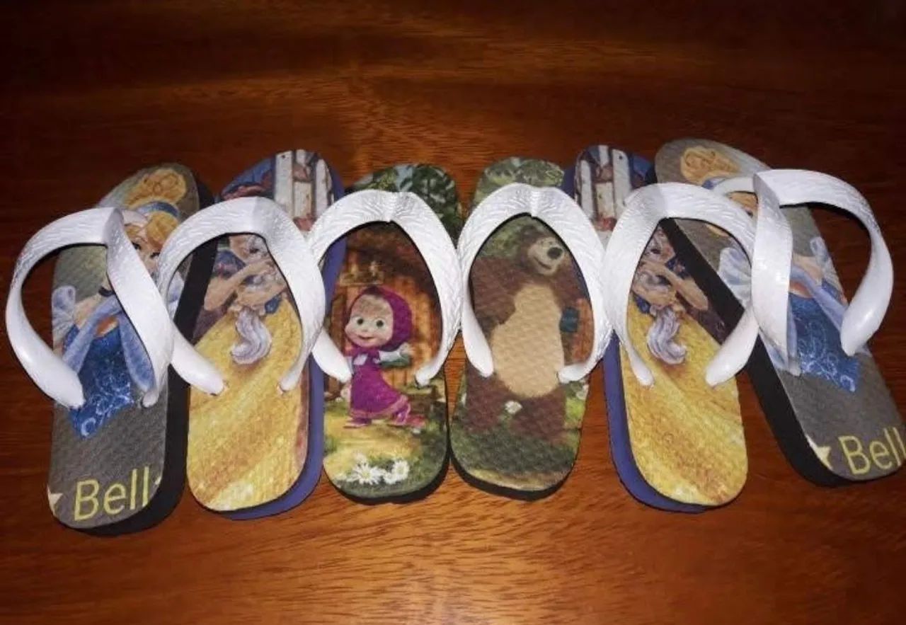 lote com 10 chinelos infantis 