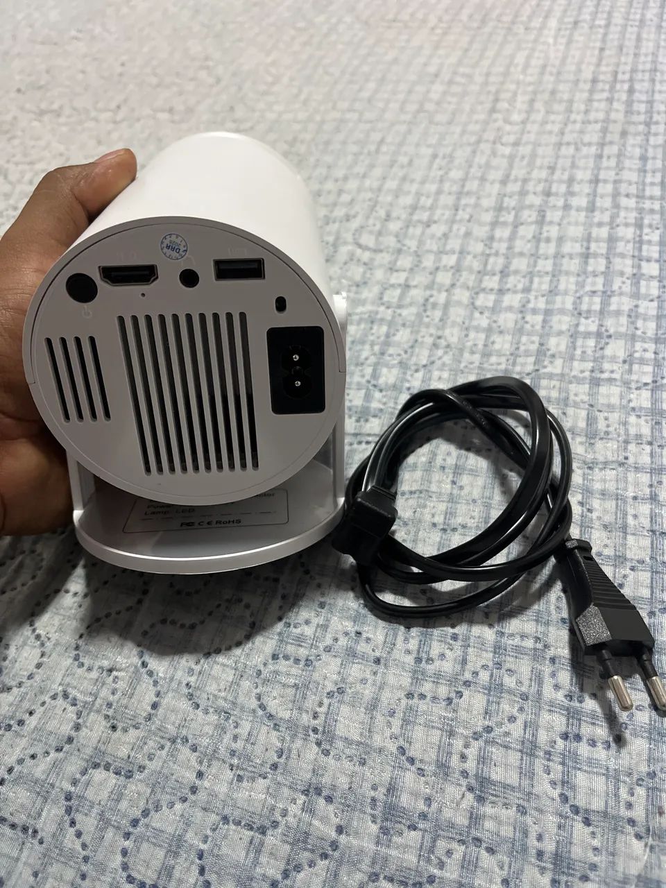 Projetor HY300 - Compacto e Portátil