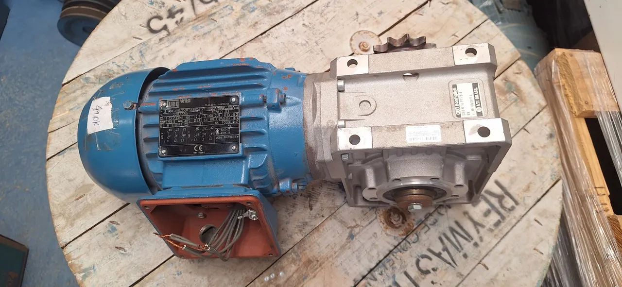 Motoredutor trifásico 0.33 cv redução: 1/10. Rotação final: 107. - Foto 3